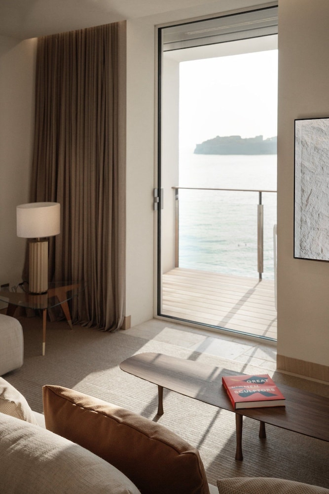 Suite (Beleca)