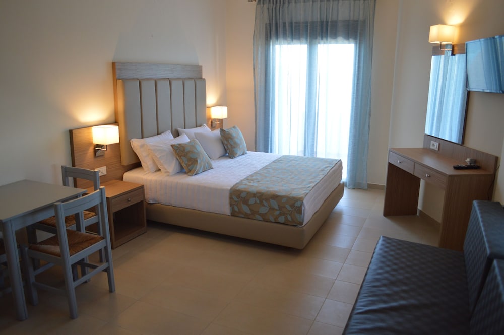 Junior suite, sea front photo 3