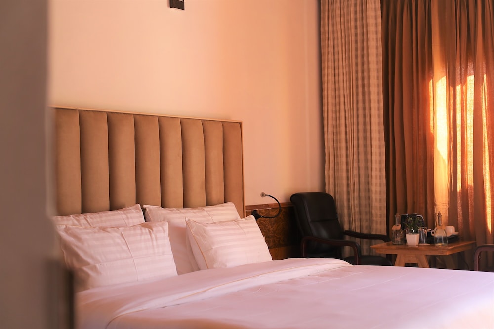 Deluxe Room - Photo 3