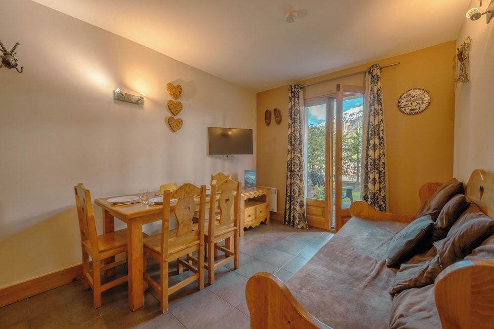 Family Apartment, Multiple Bedrooms (Vallorcine Balme 04 Ski In / Ski Out)