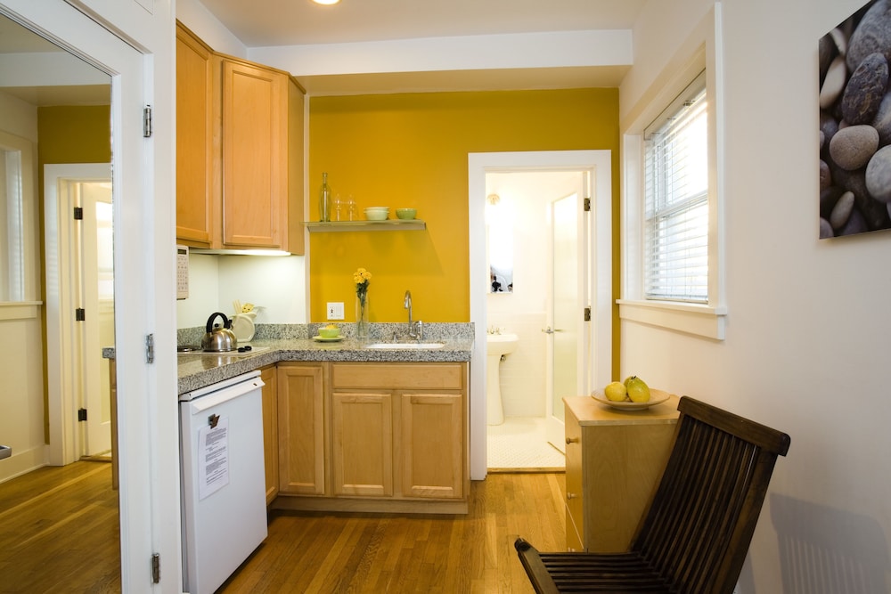 Junior Studio Suite, Street view