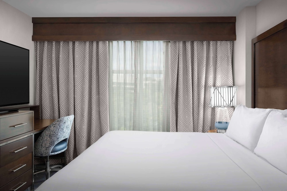 Suite, 1 King Bed, Accessible, Non Smoking - Photo 1