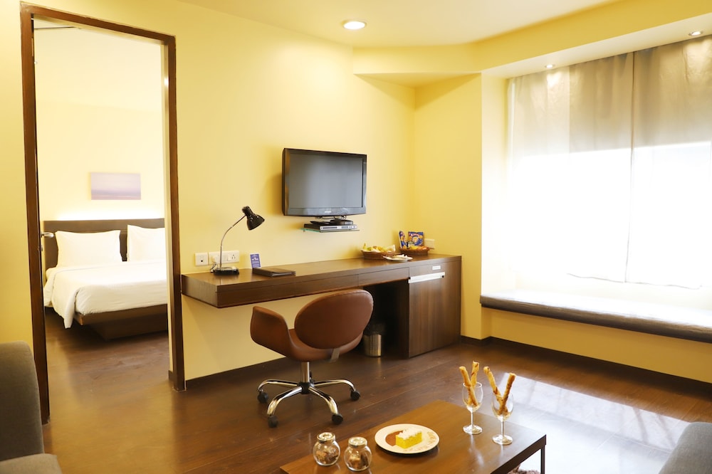 Suite, 1 King Bed photo 1