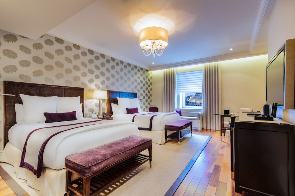 Signature Room, 2 Queen Beds