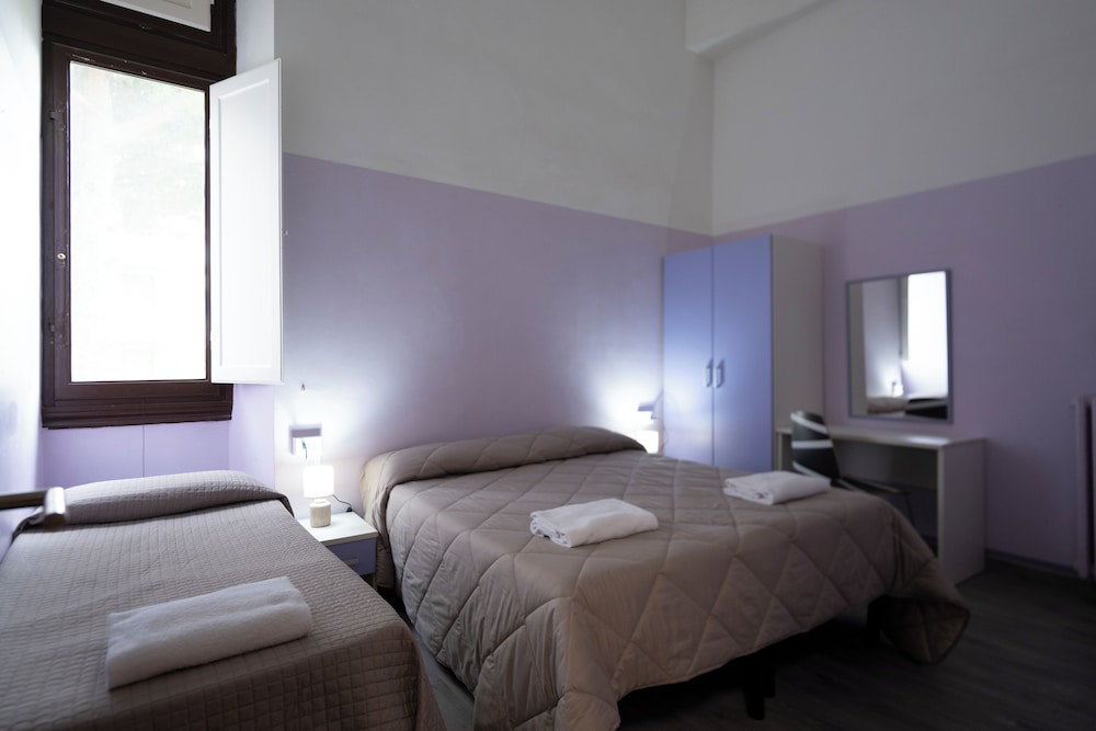 Basic Triple Room, Shared Bathroom - Photo 5