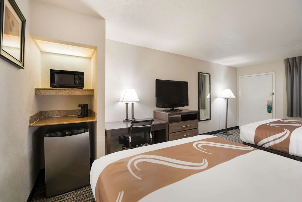 Standard Room, 2 Queen Beds, Non Smoking - Photo 3