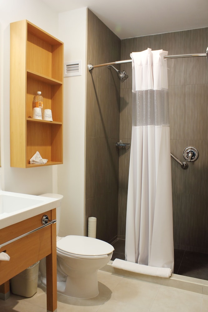 Standard Room, 2 Queen Beds - Photo 13
