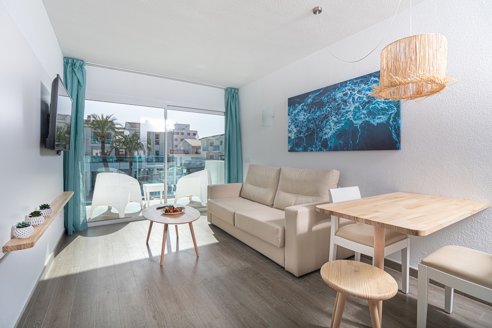 Suite, 1 Bedroom, Balcony photo 2