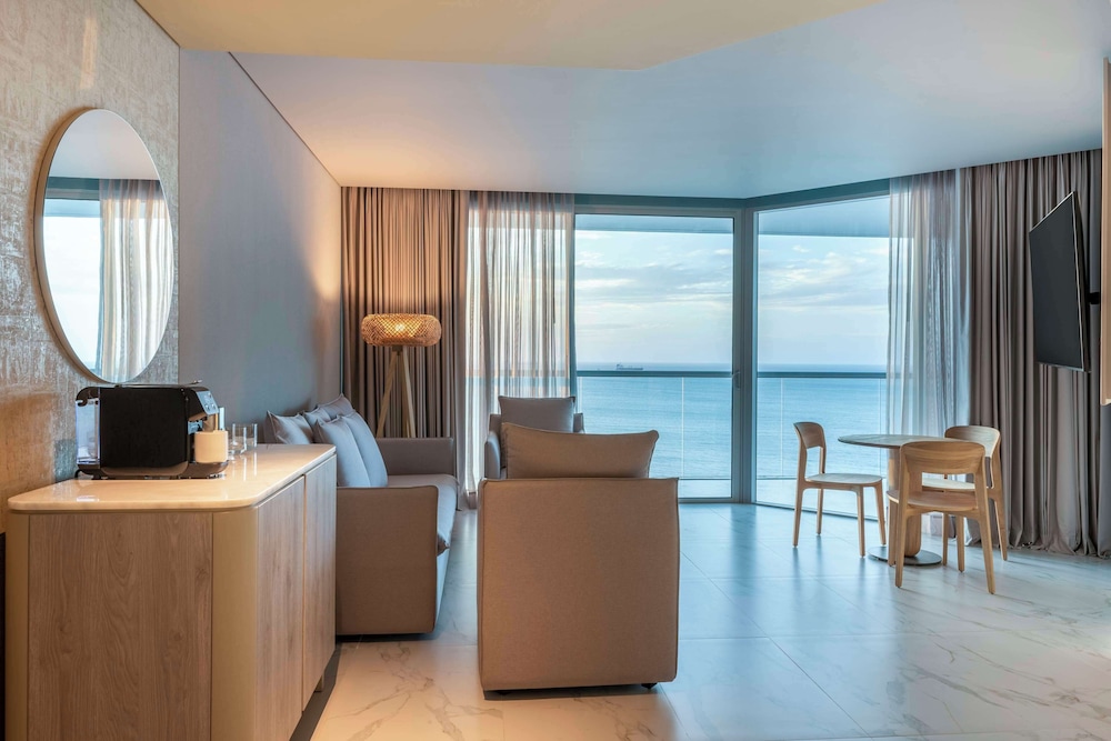 Suite, 1 King Bed, Ocean View photo 1