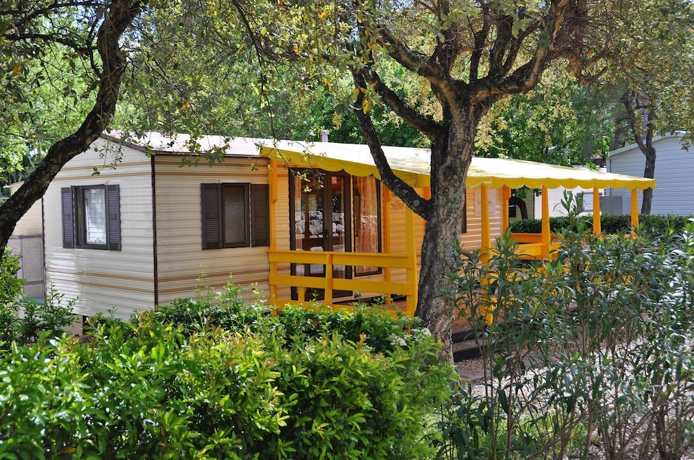 Basic Mobile Home, 2 Bedrooms, Non Smoking, Lanai photo 2