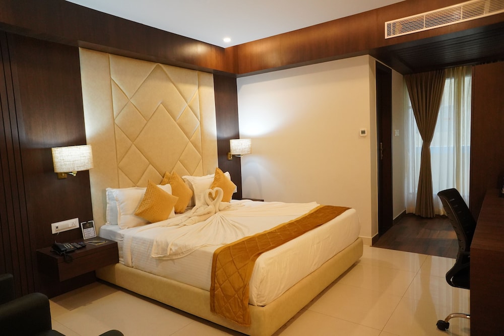 Luxury Suite, City View