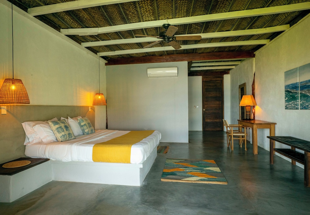 Suite, 1 King Bed photo 3