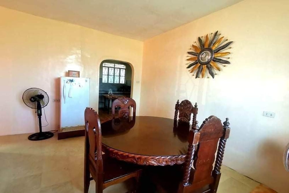 House, 2 Bedrooms - Photo 4