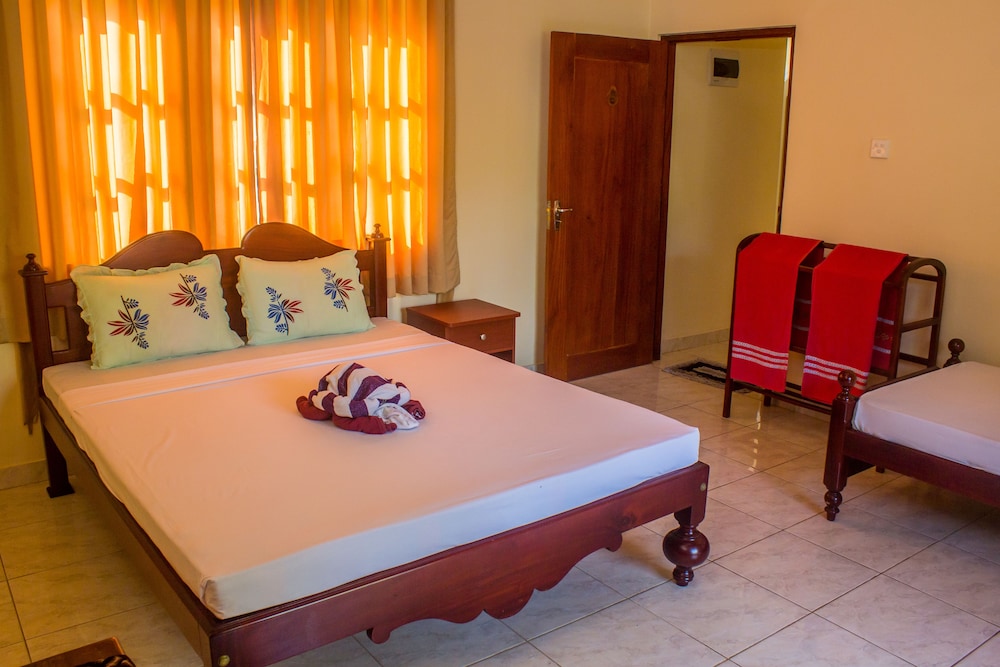 Luxury Triple Room, Pool View
