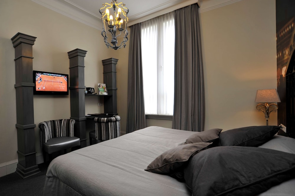 Superior Room, 2 Twin Beds, Bathtub - Photo 9