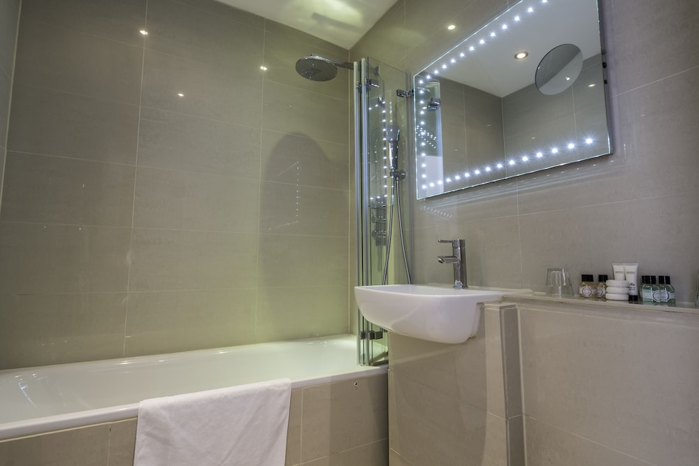Executive Double or Twin Room (Extra Charge Added for Extra Sofa Bed) photo 2