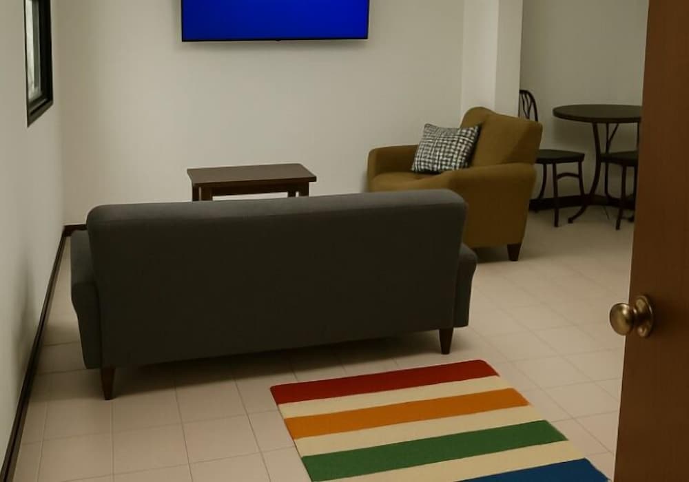 Suite, 1 Queen Bed with Sofa bed, Non Smoking, Kitchenette - Photo 2
