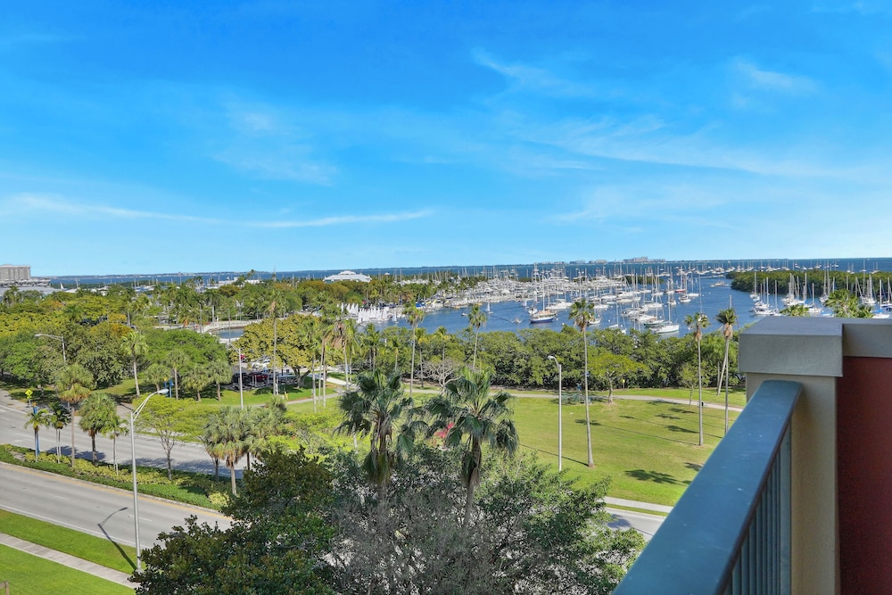 Comfort Condo, 1 King Bed with Sofa bed, Balcony, Ocean View photo 3
