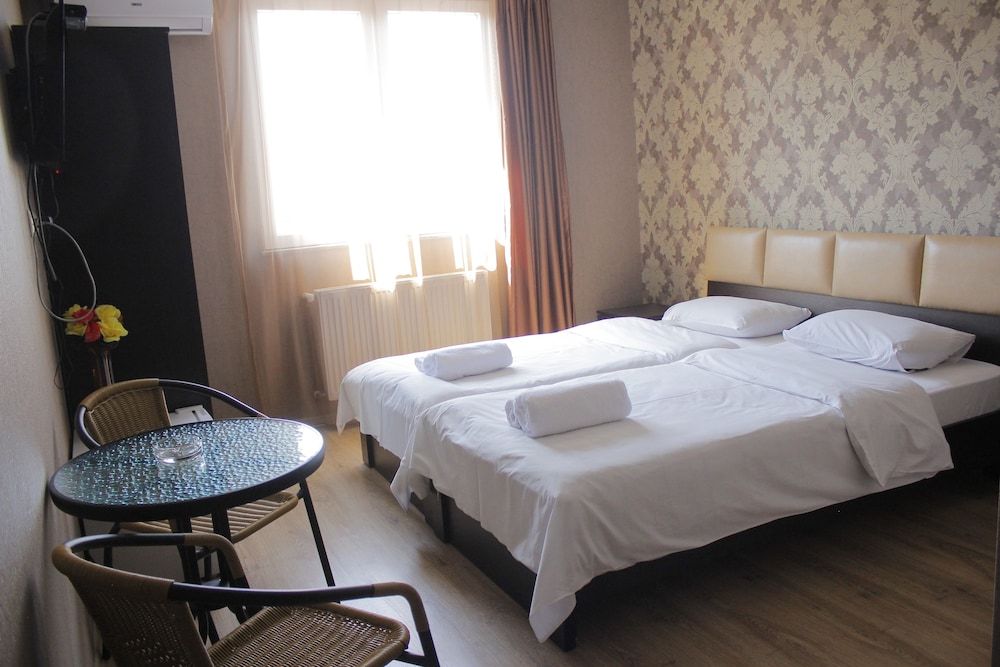 Economy Twin Room photo 1