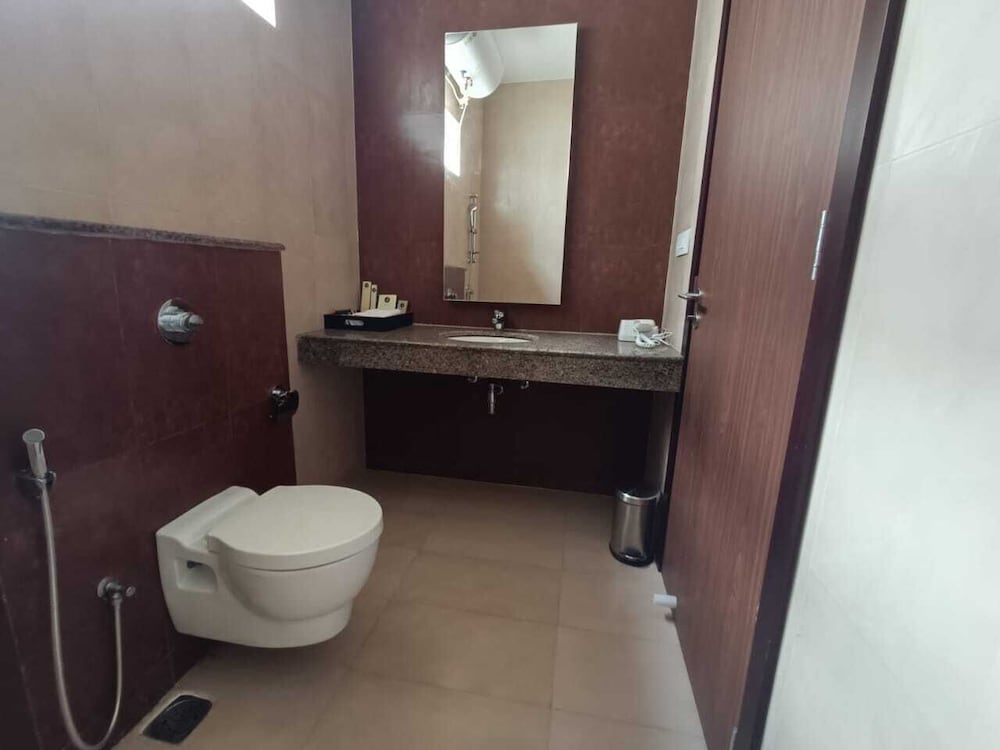 Executive Room - Photo 7