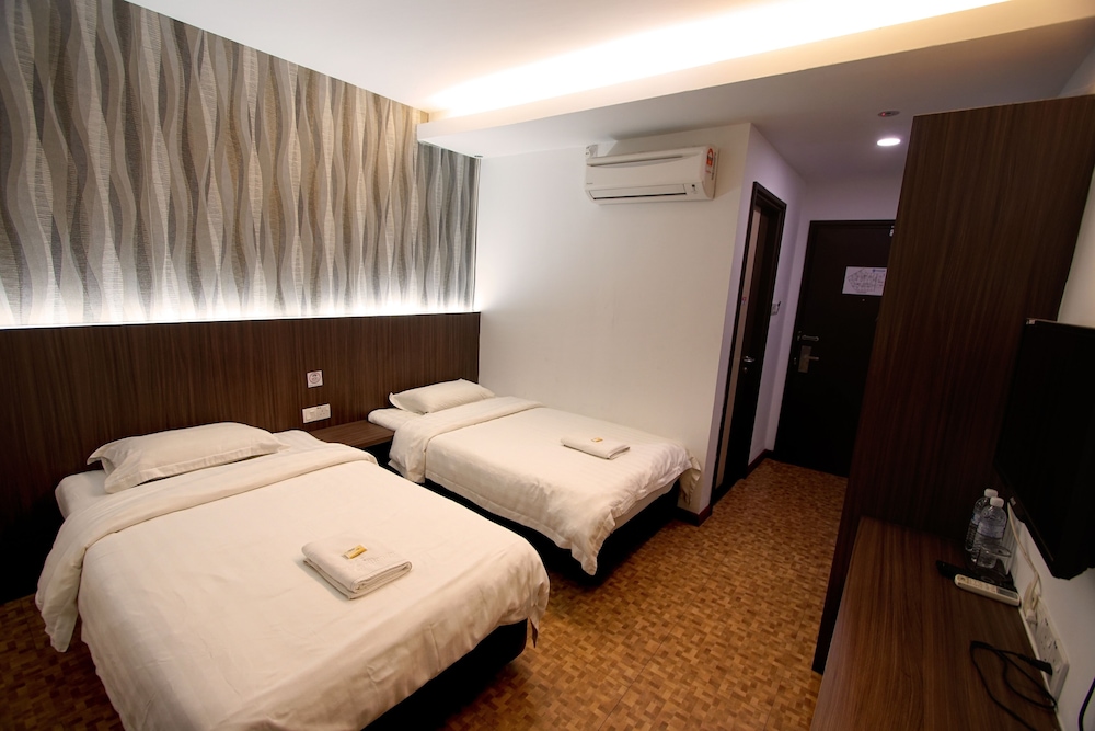 Standard Twin Room - Photo 4
