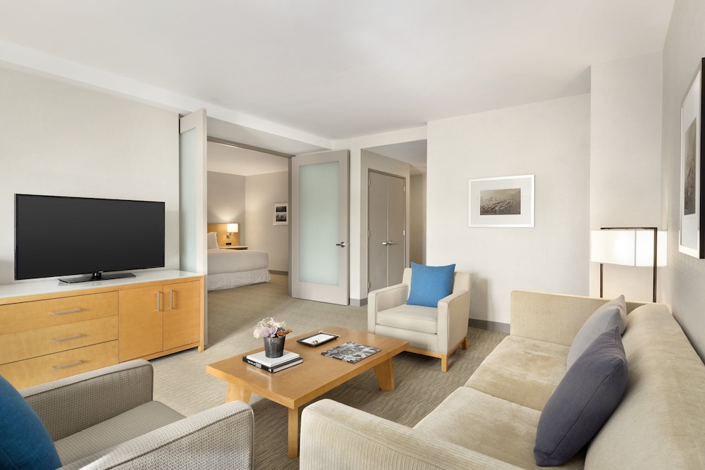 Suite, 1 Bedroom, Balcony, Ocean View - Photo 3