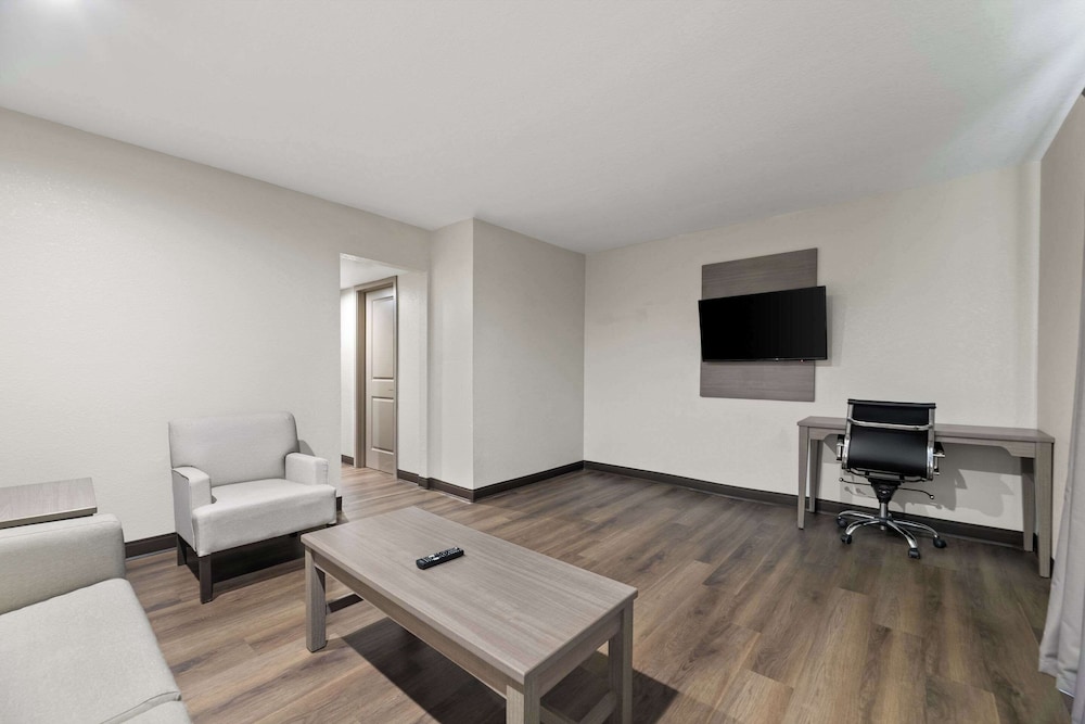 Suite, 1 King Bed with Sofa bed, Non Smoking - Photo 6