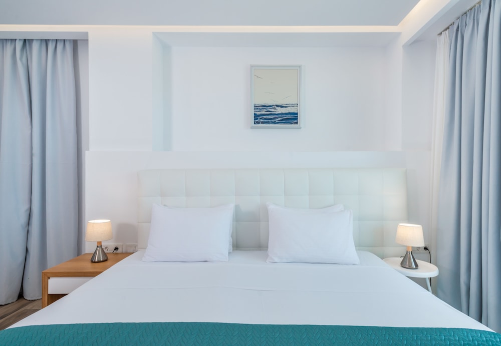 Junior Suite, 2 Twin Beds, Jetted Tub, Sea View photo 3