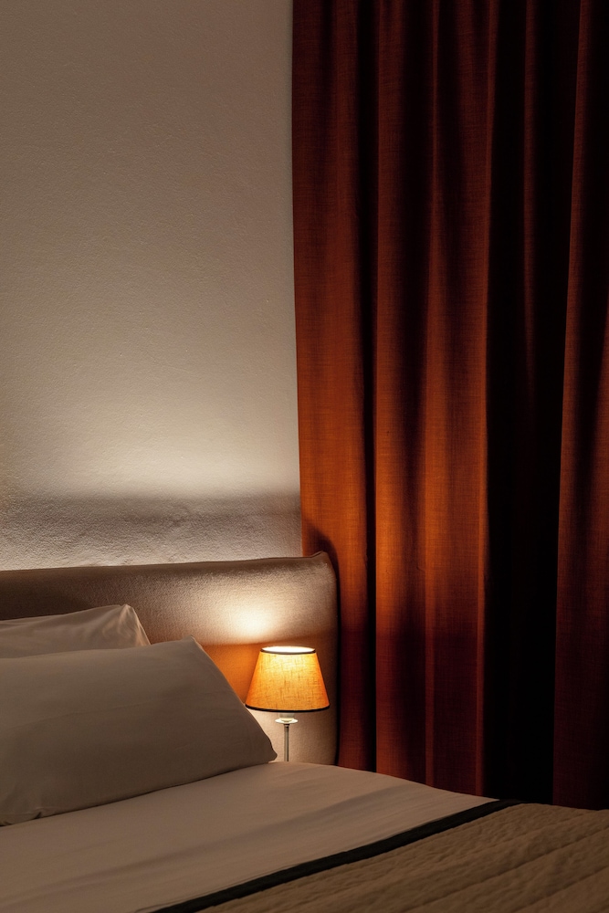 Deluxe Room - Photo 6