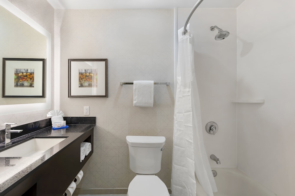 Standard Room, 2 Queen Beds - Photo 7