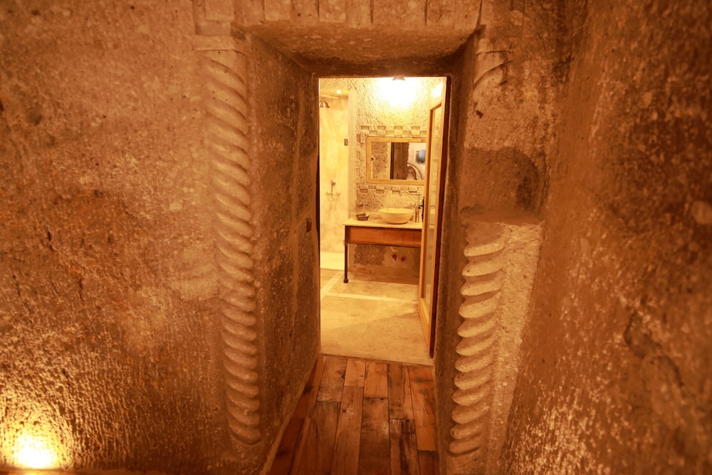 Standard Suite - Photo 14