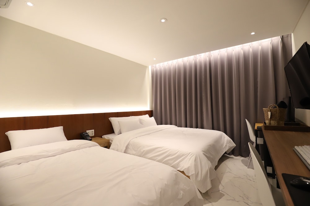 Standard Twin Room - Photo 4