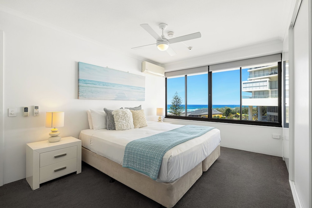 2 Bed Ocean View Apartment - Floors 6-10 photo 2