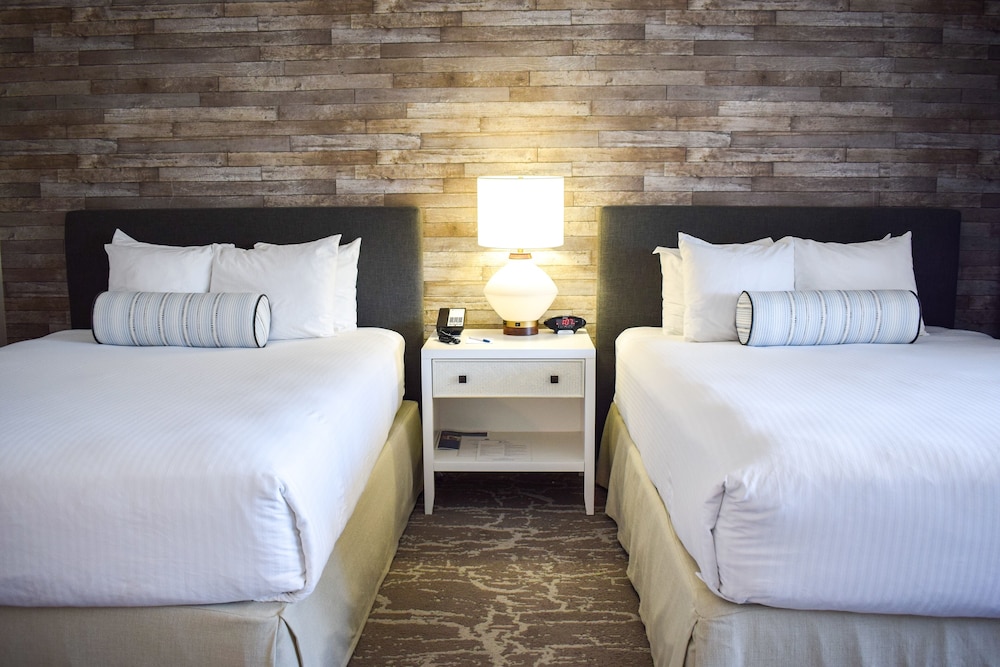 Room, 2 Queen Beds, Balcony (Harborside) photo 2