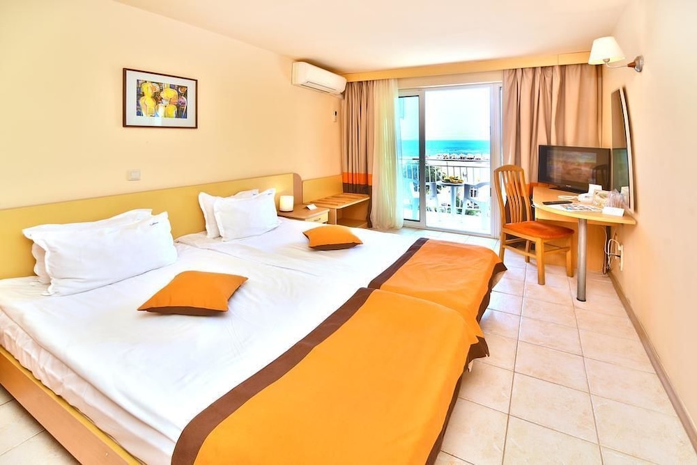 Standard Double Room with Balcony photo 3
