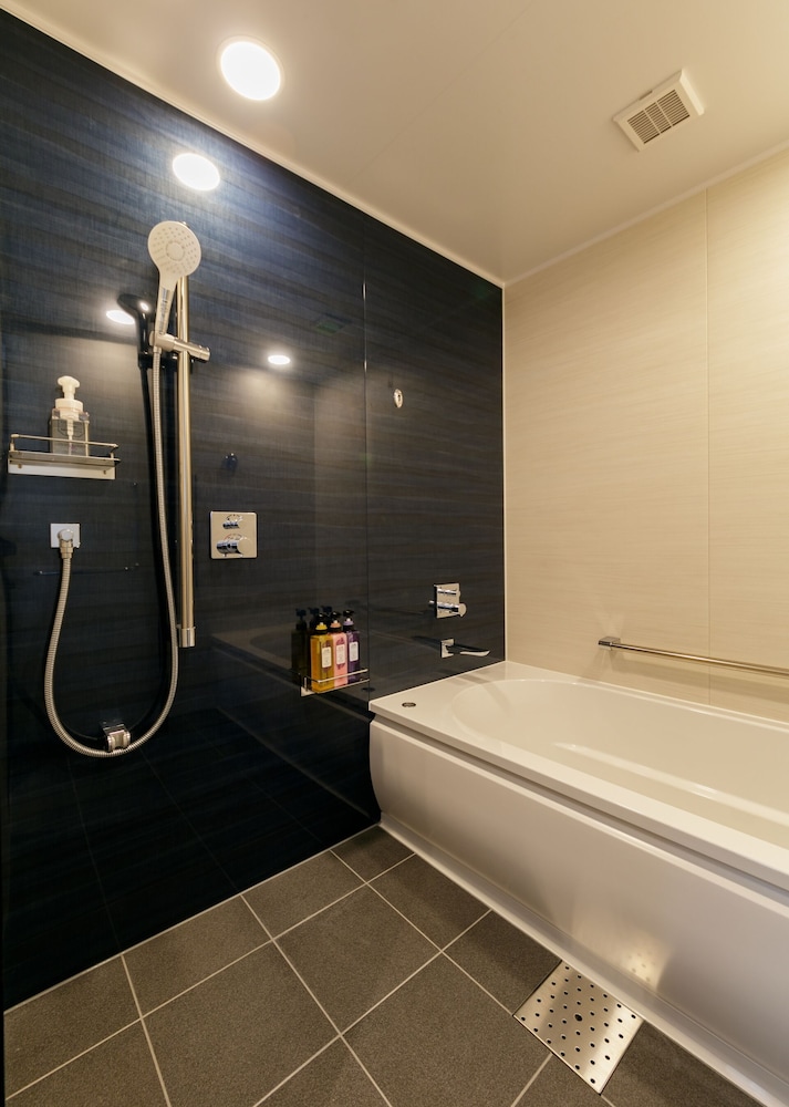 Premium Twin Room, Non Smoking - Photo 3