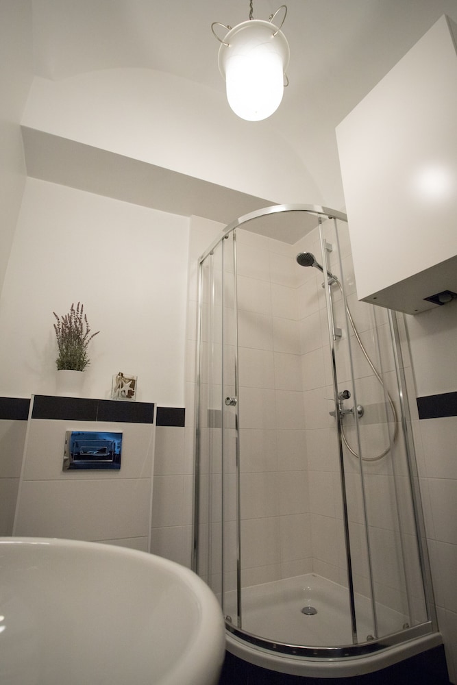 Classic Studio Suite, Multiple Beds, Kitchenette, City View photo 2