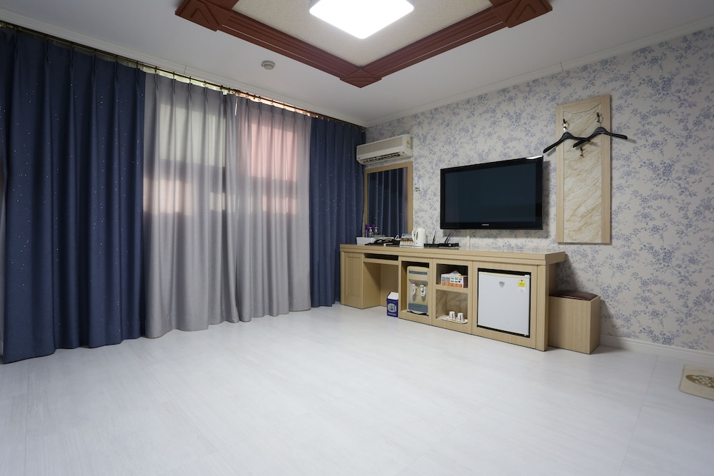 Traditional Room (Ondol) photo 2
