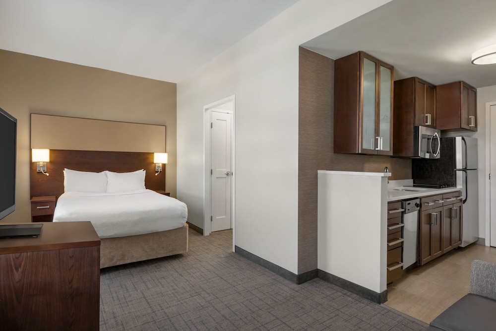 Studio, 1 Queen Bed (Mobility/Hearing Accessible, Tub)