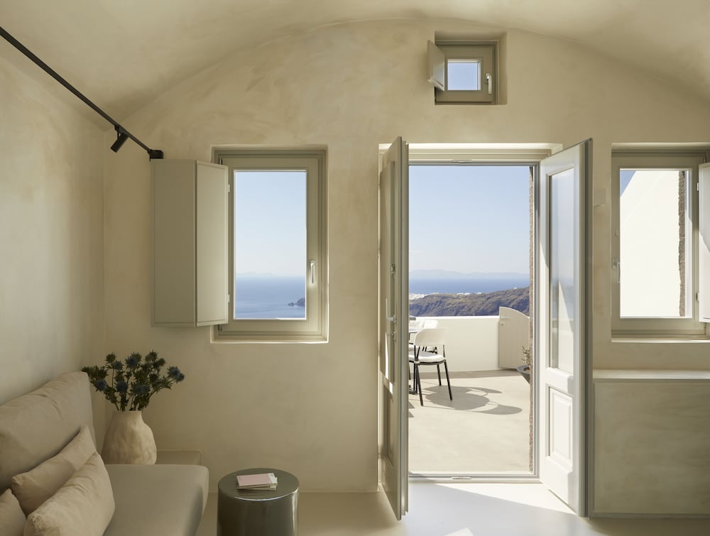 Serenity Suite with Plunge Pool and Caldera View - Photo 11