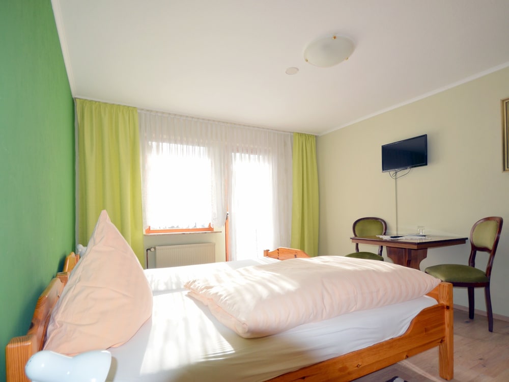 Standard Double Room, Ensuite, Garden View (mit Balkon)