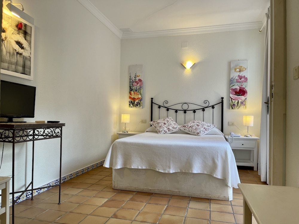 Classic Double or Twin Room, Terrace - Photo 4
