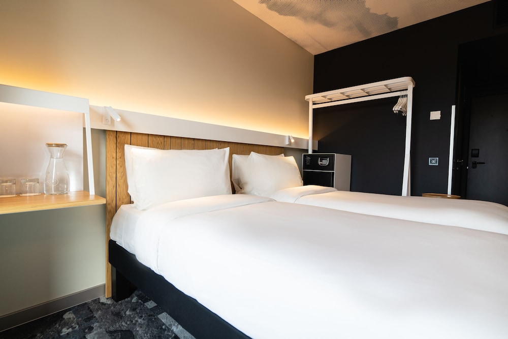 Standard Room, 2 Twin Beds - Photo 4