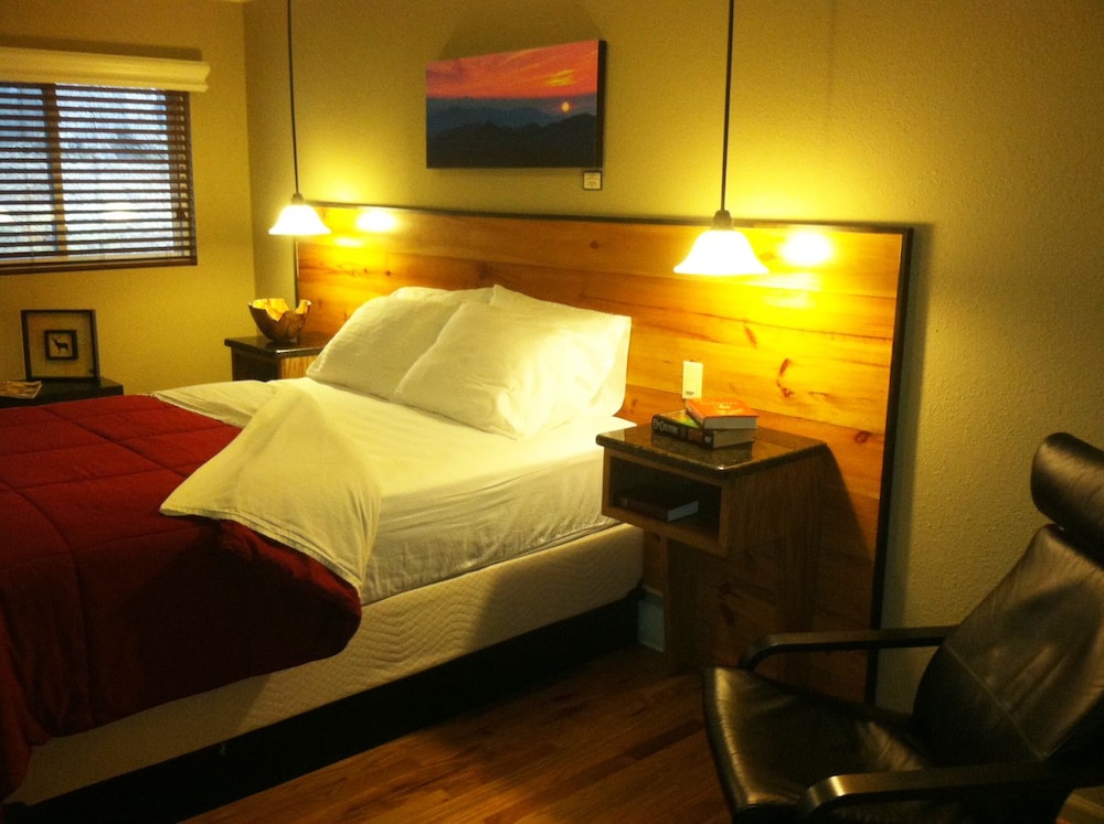 Lodge - 2 Queen Beds (Connecting) photo 1