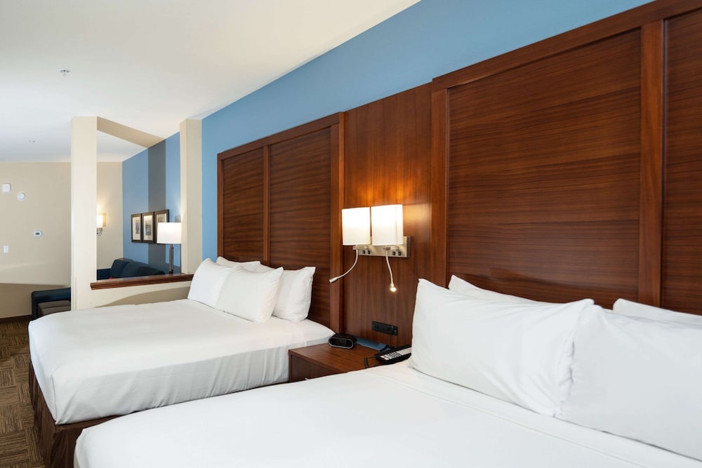 Suite, Multiple Beds, Non Smoking (Wet Bar) photo 1
