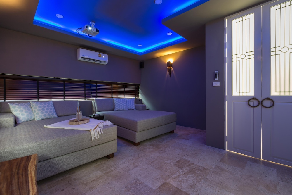 2 Bedroom Sea View Pool Suite & Cinema - Photo 3