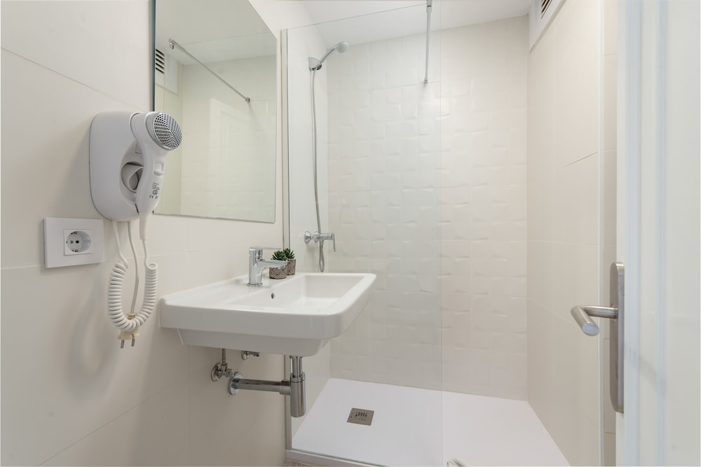 Double Room - Photo 14