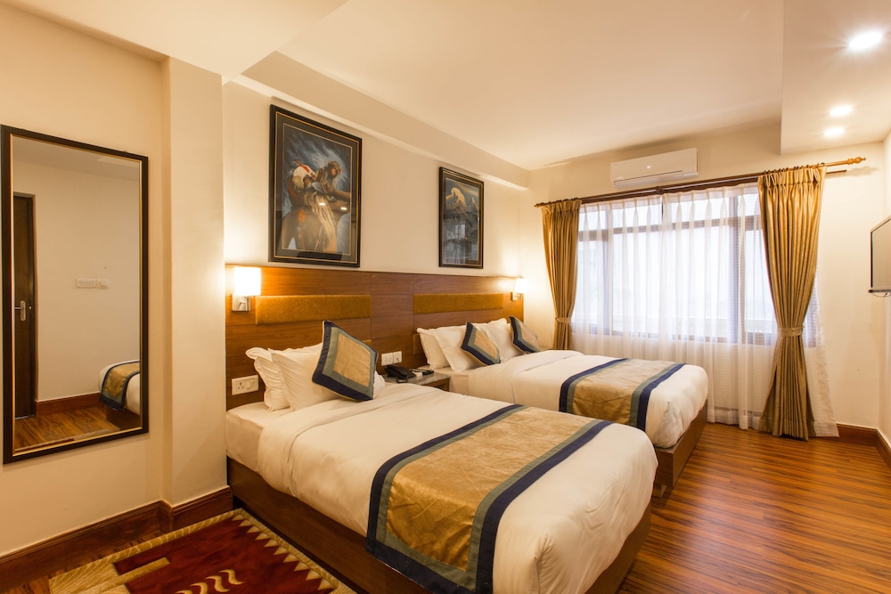 Family Room, Multiple Beds, Lanai, City View photo 3