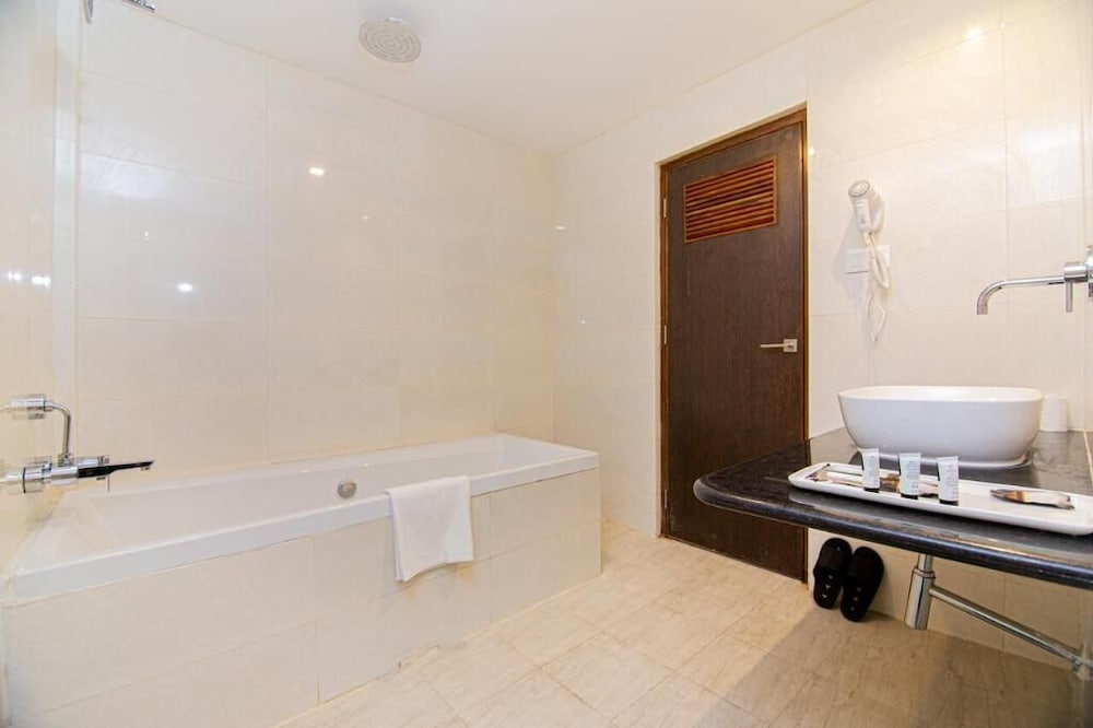 Suite - Photo 4
