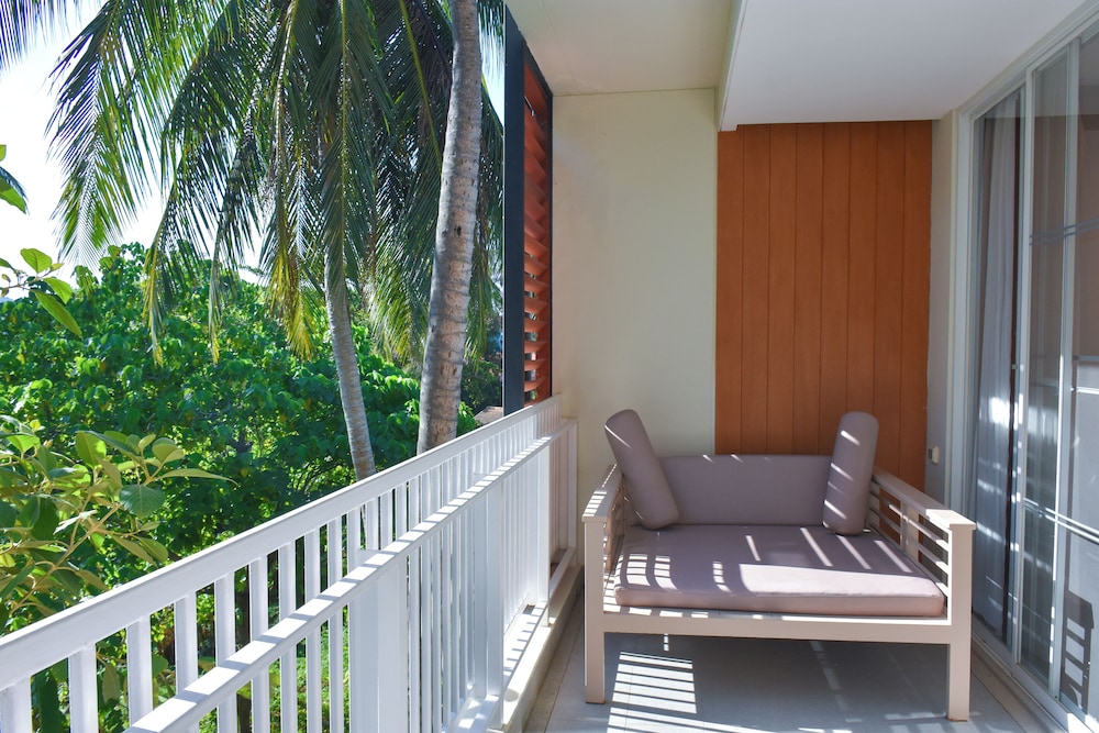 Junior Suite Limited View - Annex Wing - Photo 4